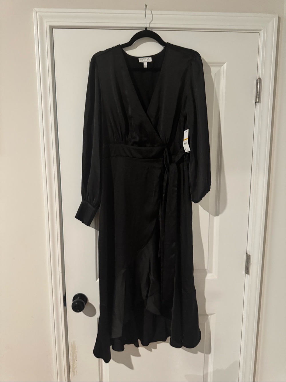 sofia by sofia vergara Black Wrap Midi Dress with Tie
